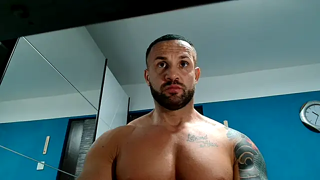 Snapshot of Magnificmuscles89 chatting on 03-15-25, 08:32 Magnificmuscles89 online show from 03-15-25, 08:32