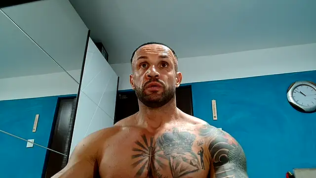 Snapshot of Magnificmuscles89 chatting on 10-16-25, 07:55 Magnificmuscles89 online show from 10-16-25, 07:55