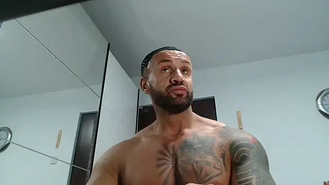Snapshot of Magnificmuscles89 chatting on 05-04-26, 09:45 Magnificmuscles89 online show from 05-04-26, 09:45