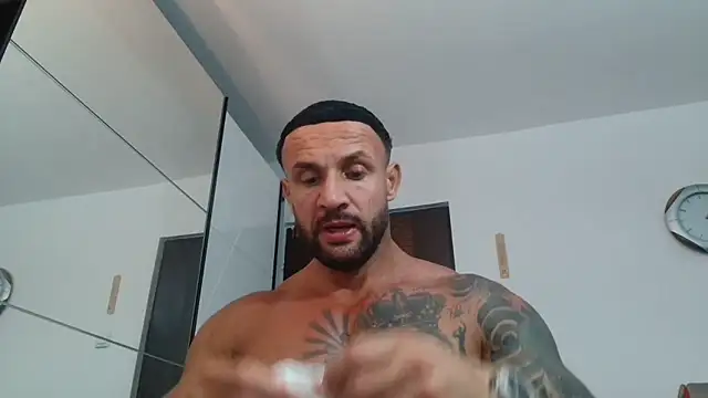 Snapshot of Magnificmuscles89 chatting on 06-03-26, 10:25 Magnificmuscles89 online show from 06-03-26, 10:25