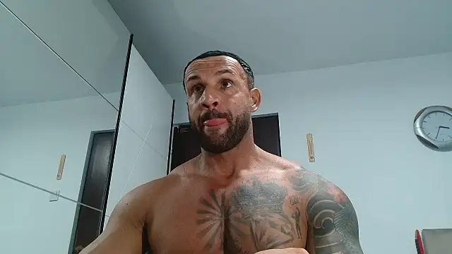 Snapshot of Magnificmuscles89 chatting on 04-26-26, 10:07 Magnificmuscles89 online show from 04-26-26, 10:07