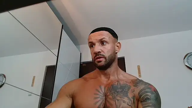 Snapshot of Magnificmuscles89 chatting on 06-24-26, 10:25 Magnificmuscles89 online show from 06-24-26, 10:25