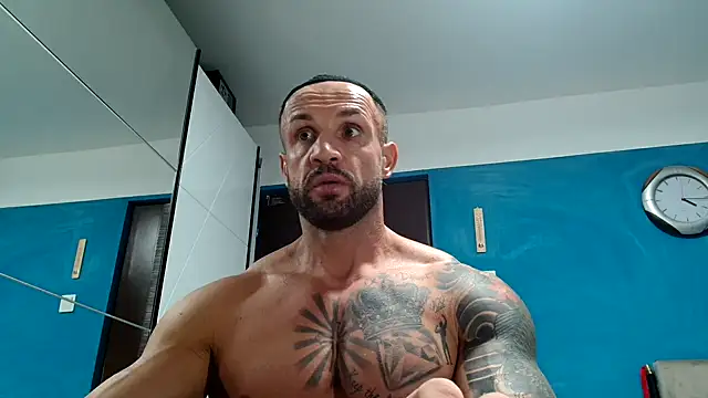 Snapshot of Magnificmuscles89 chatting on 09-30-25, 01:17 Magnificmuscles89 online show from 09-30-25, 01:17
