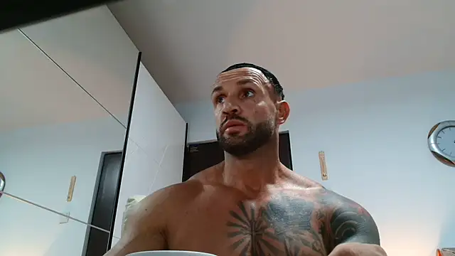 Snapshot of Magnificmuscles89 chatting on 05-26-26, 10:13 Magnificmuscles89 online show from 05-26-26, 10:13