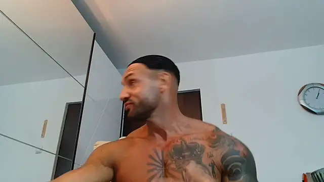 Snapshot of Magnificmuscles89 chatting on 07-13-26, 10:25 Magnificmuscles89 online show from 07-13-26, 10:25