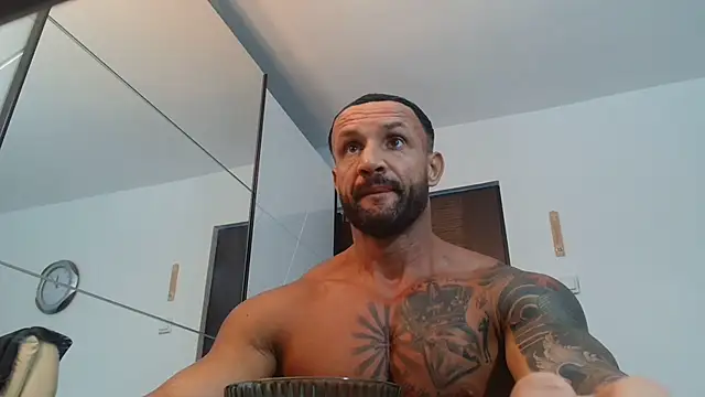 Snapshot of Magnificmuscles89 chatting on 07-05-26, 09:16 Magnificmuscles89 online show from 07-05-26, 09:16