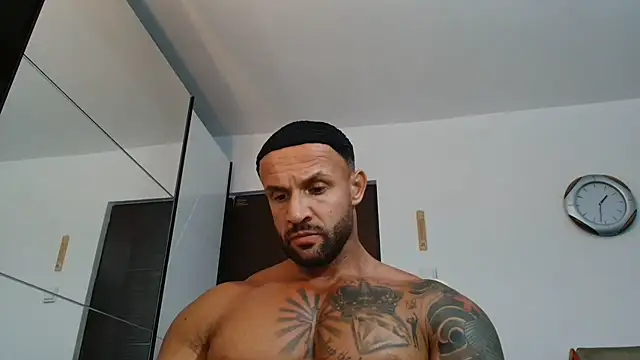 Snapshot of Magnificmuscles89 chatting on 06-08-26, 10:32 Magnificmuscles89 online show from 06-08-26, 10:32