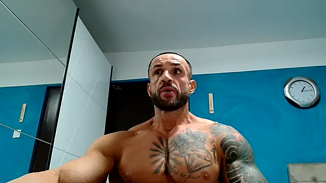 Snapshot of Magnificmuscles89 chatting on 09-17-25, 10:17 Magnificmuscles89 online show from 09-17-25, 10:17