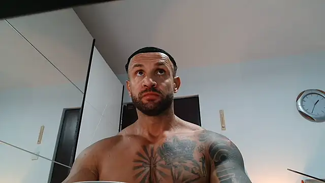 Snapshot of Magnificmuscles89 chatting on 05-23-26, 10:36 Magnificmuscles89 online show from 05-23-26, 10:36