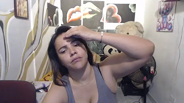 Snapshot of manzanahot9 chatting on 11-25-25, 05:35 manzanahot9 online show from 11-25-25, 05:35