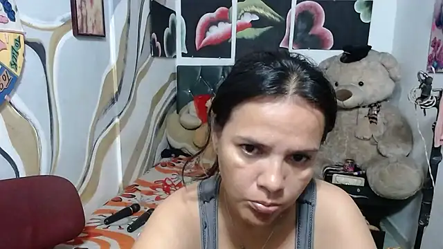 Snapshot of manzanahot9 chatting on 02-27-26, 01:55 manzanahot9 online show from 02-27-26, 01:55