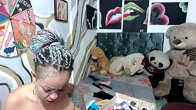 Snapshot of manzanahot9 chatting on 10-27-25, 11:33 manzanahot9 online show from 10-27-25, 11:33