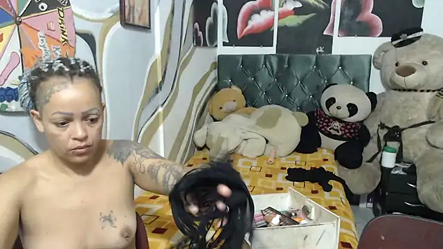 Snapshot of manzanahot9 chatting on 11-18-25, 10:40 manzanahot9 online show from 11-18-25, 10:40