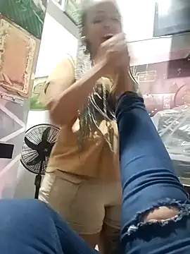 Snapshot of manzanahot9 chatting on 11-23-25, 04:39 manzanahot9 online show from 11-23-25, 04:39