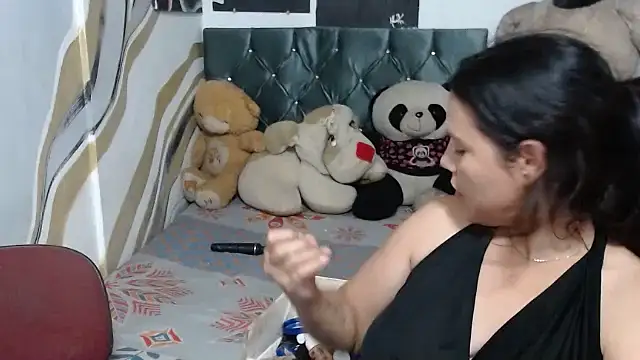 Snapshot of manzanahot9 chatting on 10-22-25, 06:51 manzanahot9 online show from 10-22-25, 06:51