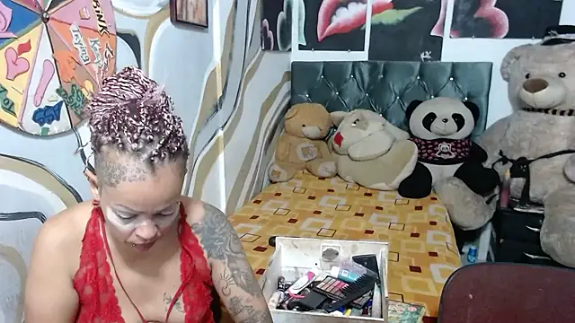 Snapshot of manzanahot9 chatting on 12-17-25, 10:04 manzanahot9 online show from 12-17-25, 10:04