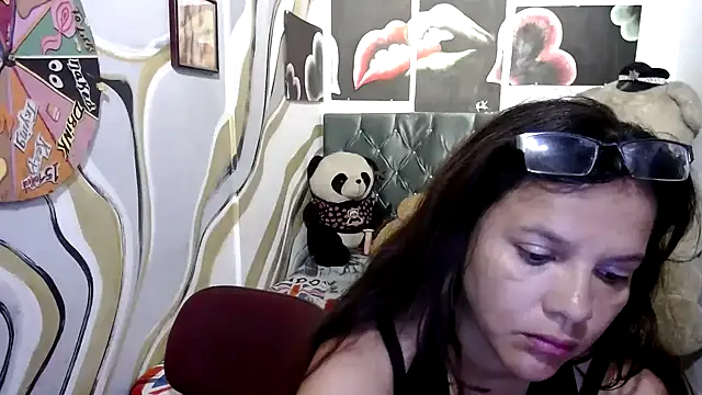 Snapshot of manzanahot9 chatting on 09-26-25, 11:28 manzanahot9 online show from 09-26-25, 11:28