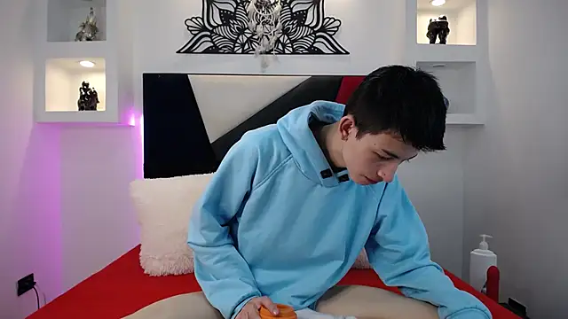 MaikCarver online show from 02-04-25, 04:15