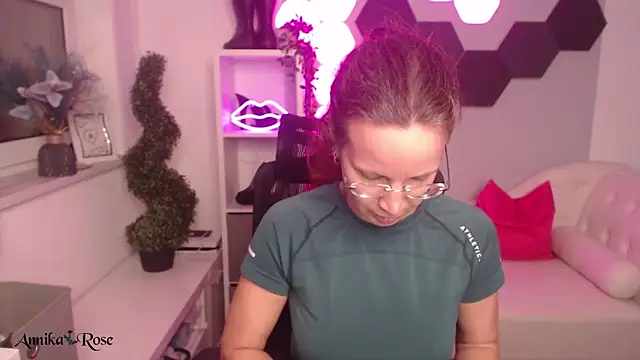 AnnikaRose online show from 02-08-25, 08:10