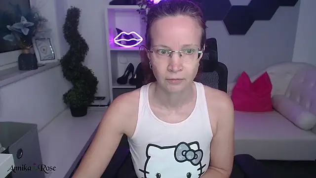 AnnikaRose online show from 02-05-25, 12:27
