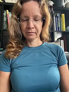 AnnikaRose online show from 10-01-25, 06:18