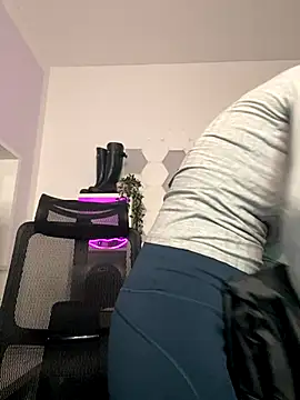 AnnikaRose online show from 12-20-25, 01:47