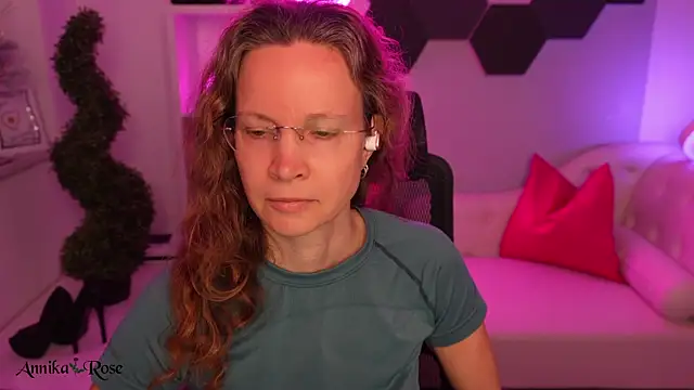 AnnikaRose online show from 02-09-26, 06:55