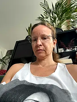 AnnikaRose online show from 09-10-25, 05:50
