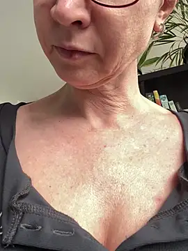 Snapshot of AnnikaRose chatting on 04-20-26, 12:41 AnnikaRose online show from 04-20-26, 12:41