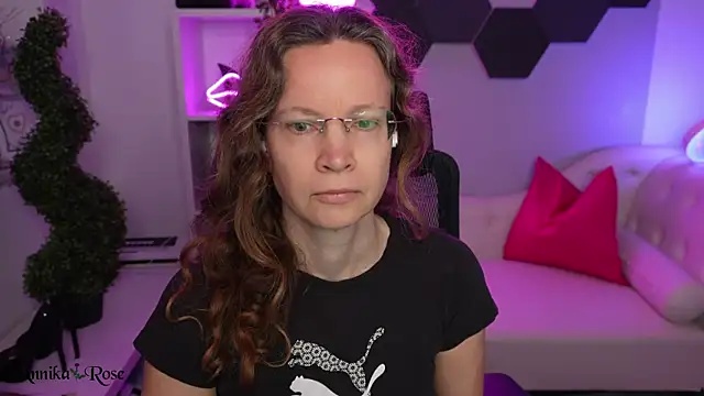 AnnikaRose online show from 02-11-26, 06:46