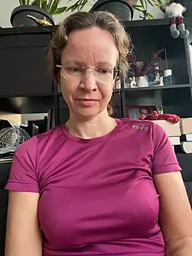 AnnikaRose online show from 10-02-25, 05:44