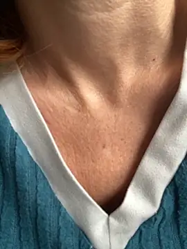 AnnikaRose online show from 10-23-25, 07:07