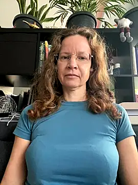 AnnikaRose online show from 11-13-25, 07:01