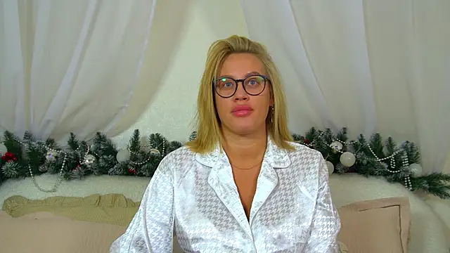 MariaNeumann online show from 12-21-25, 06:09