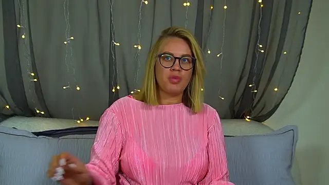 MariaNeumann online show from 11-30-25, 06:41