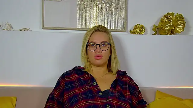 MariaNeumann online show from 11-21-25, 06:23