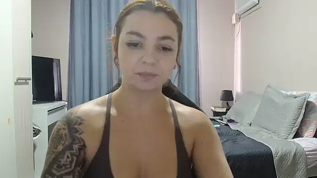 Snapshot of HotRuiva chatting on 01-30-25, 06:00 HotRuiva online show from 01-30-25, 06:00