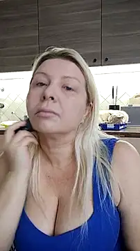 Snapshot of Luxury_White chatting on 01-10-25, 09:02 Luxury White online show from 01-10-25, 09:02