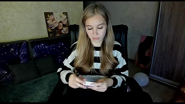  NigoNika online show from 11-16-25, 12:54