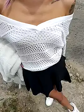 Snapshot of Rob_and_lizzy chatting on 12-14-24, 04:30 Rob and lizzy online show from 12-14-24, 04:30