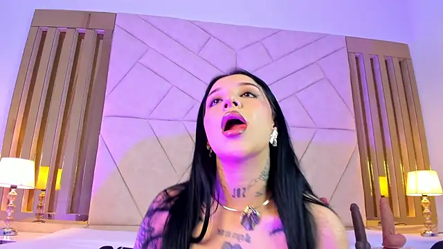 Leiaa  online show from 09-19-25, 05:33