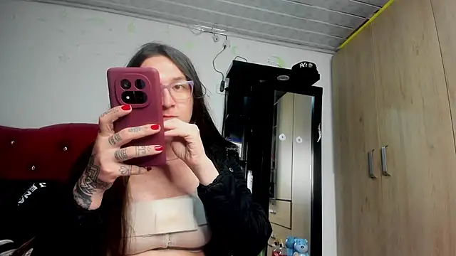 Snapshot of Sweet-Suck69 chatting on 09-19-25, 06:17 Sweet-Suck69 online show from 09-19-25, 06:17