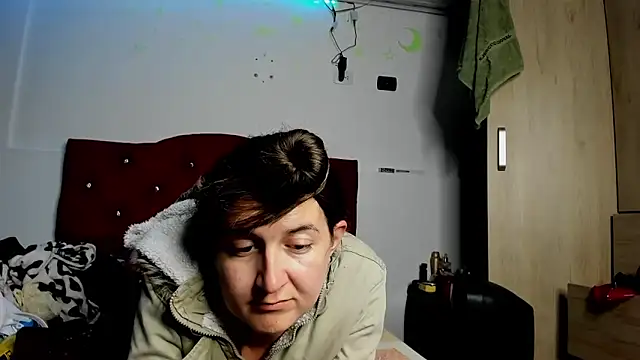 Snapshot of Sweet-Suck69 chatting on 03-18-25, 05:02 Sweet-Suck69 online show from 03-18-25, 05:02