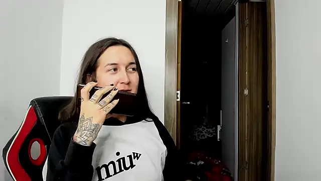 Snapshot of Sweet-Suck69 chatting on 02-21-25, 09:13 Sweet-Suck69 online show from 02-21-25, 09:13