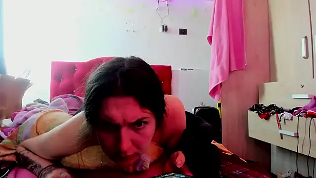 Snapshot of Sweet-Suck69 chatting on 03-21-25, 04:07 Sweet-Suck69 online show from 03-21-25, 04:07