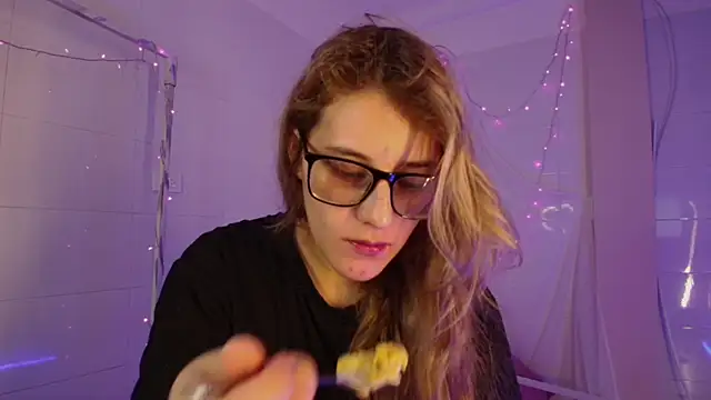 Snapshot of Giia_paiige18 chatting on 02-17-26, 01:19 Giia paiige18 online show from 02-17-26, 01:19