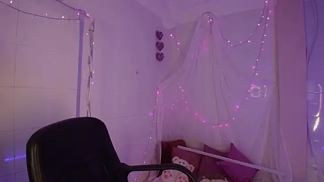 Snapshot of Giia_paiige18 chatting on 02-13-26, 01:44 Giia paiige18 online show from 02-13-26, 01:44