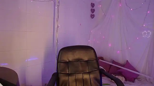 Snapshot of Giia_paiige18 chatting on 02-21-26, 11:40 Giia paiige18 online show from 02-21-26, 11:40