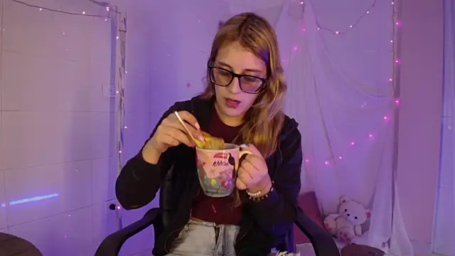 Giia paiige18 online show from 11-06-25, 01:37