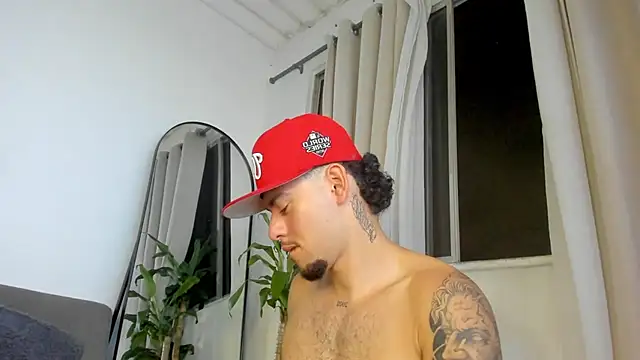 Snapshot of Christopher_Well chatting on 06-12-26, 12:19 Christopher Well online show from 06-12-26, 12:19